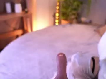 Moontongue  live sex cam