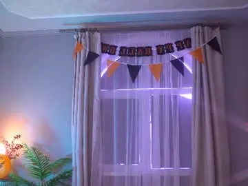 Moontongue  live sex cam