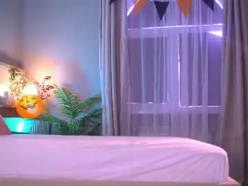 Moontongue  live sex cam
