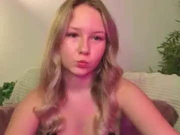 Queenneee  live sex cam