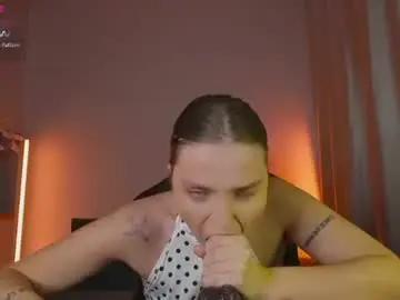 Viollasinzz  live sex cam