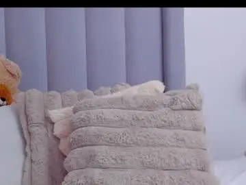 Emily_briston  live sex cam