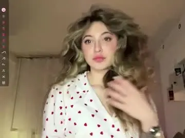 Kellynaive  live sex cam