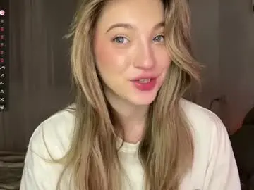 Kellynaive  live sex cam