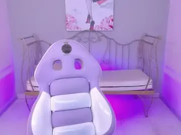 Lessly__  live sex cam