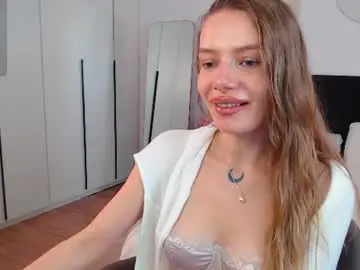 Lunaticabae  live sex cam