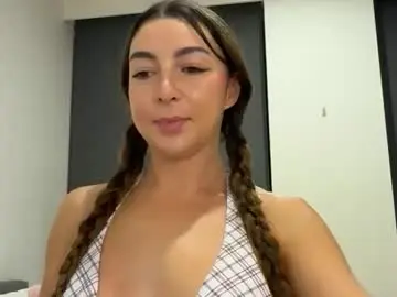 Sweetukcassie  live sex cam