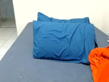 Vaholiver  live sex cam