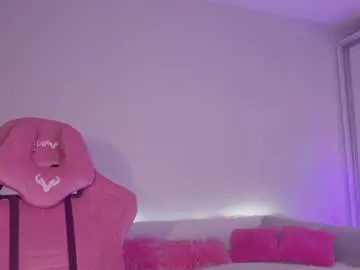 Atomsyvuu  live sex cam