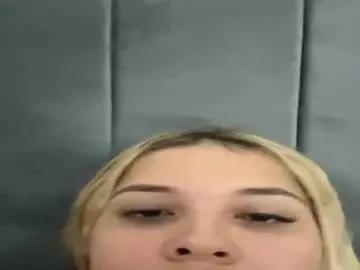Hannie380612  live sex cam