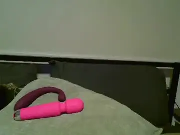Indulgeinfantasee  live sex cam