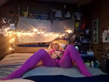 Kittylynn81  live sex cam