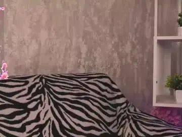Maydaguy  live sex cam