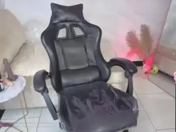 Paulette_v  live sex cam