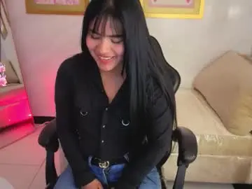 Paulette_v  live sex cam