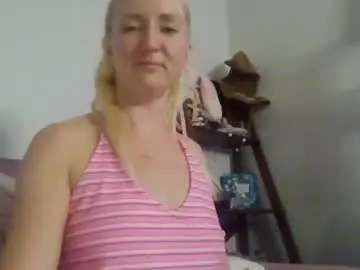 Squirtle_2319  live sex cam