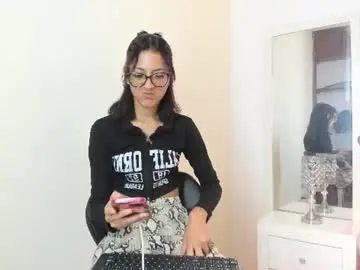 Alishoward3  live sex cam