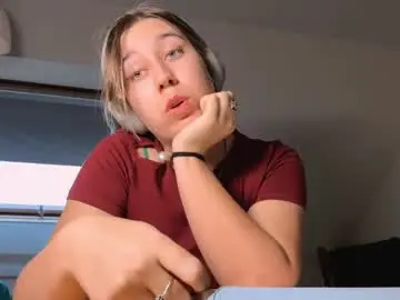 Charmainemcpeak  live sex cam