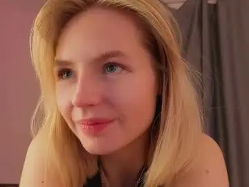 Gwenkevwitch  live sex cam