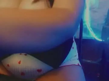 Lilyslut143  live sex cam