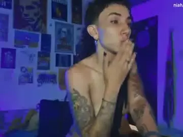 Niahhierodula  live sex cam
