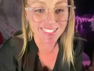 Bossmomma  live sex cam