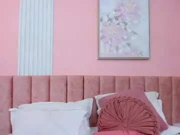 Clhoelux  live sex cam
