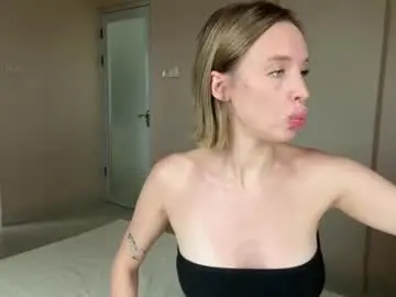 Etonealbinochka  live sex cam