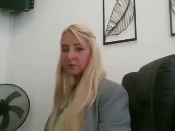 Oxifoxi  live sex cam