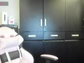 Holly_rose69  live sex cam