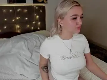 Katiebabys  live sex cam