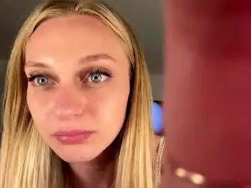 Mikkiskees  live sex cam