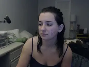 Heyitspiper  live sex cam