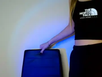 Tiarasmile  live sex cam