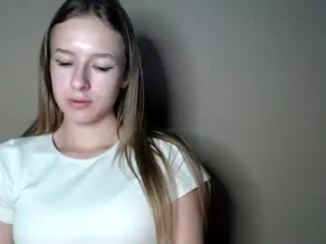 Tiarasmile  live sex cam