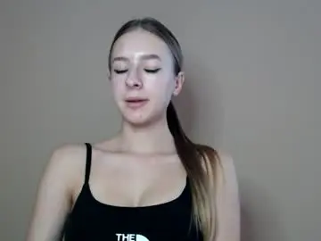 Tiarasmile  live sex cam