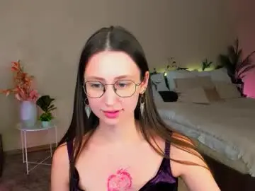 Yourlovelystoryy  live sex cam