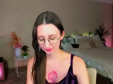 Yourlovelystoryy  live sex cam