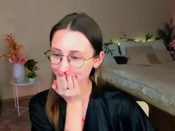 Yourlovelystoryy  live sex cam