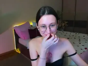 Yourlovelystoryy  live sex cam