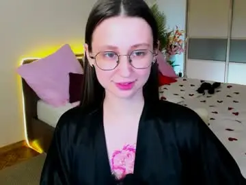 Yourlovelystoryy  live sex cam