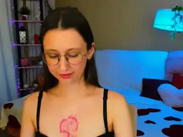 Yourlovelystoryy  live sex cam