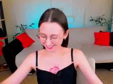Yourlovelystoryy  live sex cam