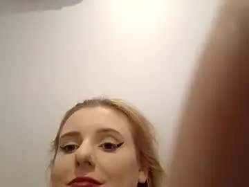 Naughtyt333n  live sex cam