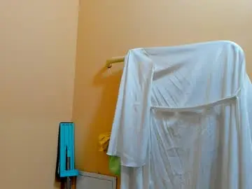 Foxy_blond  live sex cam