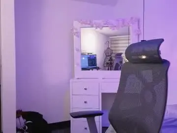 Lucyvg  live sex cam