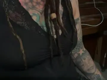 Misshoneybadger333  live sex cam
