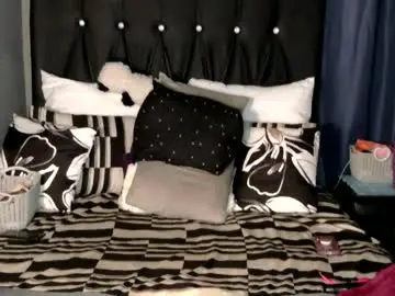 Thickcaramel_p  live sex cam