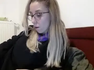 Barelylegalblondy  live sex cam