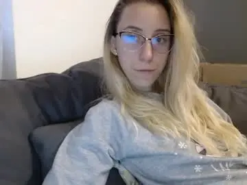 Barelylegalblondy  live sex cam